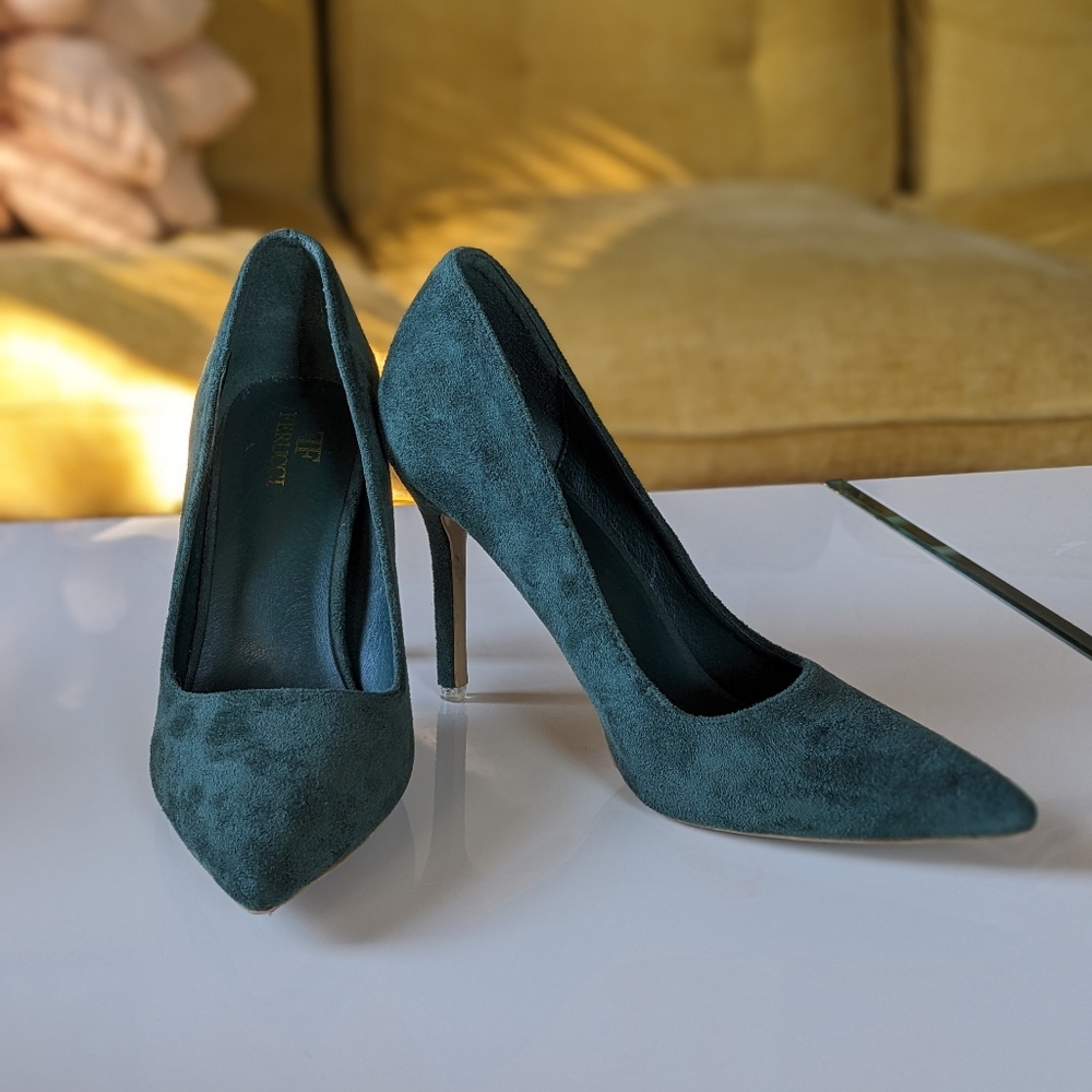 Ferucci Green Suede Pumps